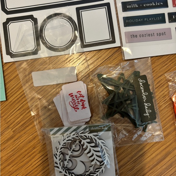 Ali Edwards x Paislee Press December Daily Assortment/Lot - Picture 4 of 5